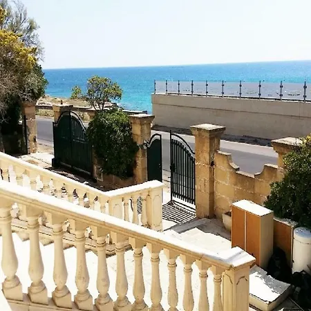 Daire Terrazze Fronte Mare 3 *
